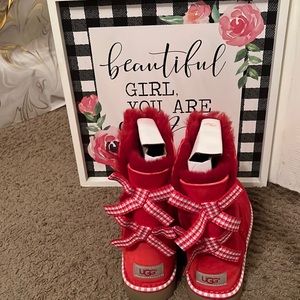 RARE EXCLUSIVE GINGHAM UGG SIZE 6